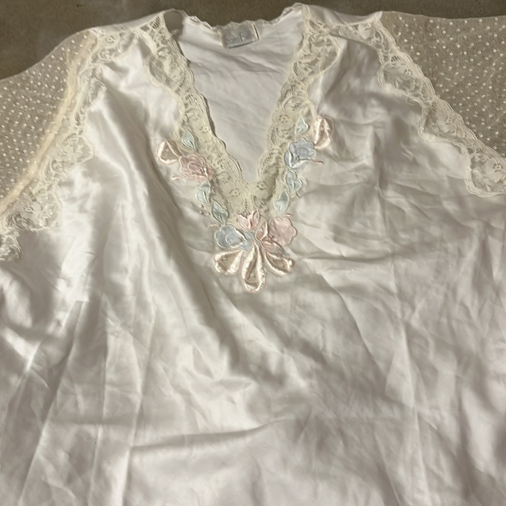 Vintage Beth Lingerie Nightgown. - Picture 6 of 16